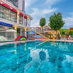 Club Big Blue Suit Hotel