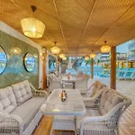 Club Big Blue Suit Hotel