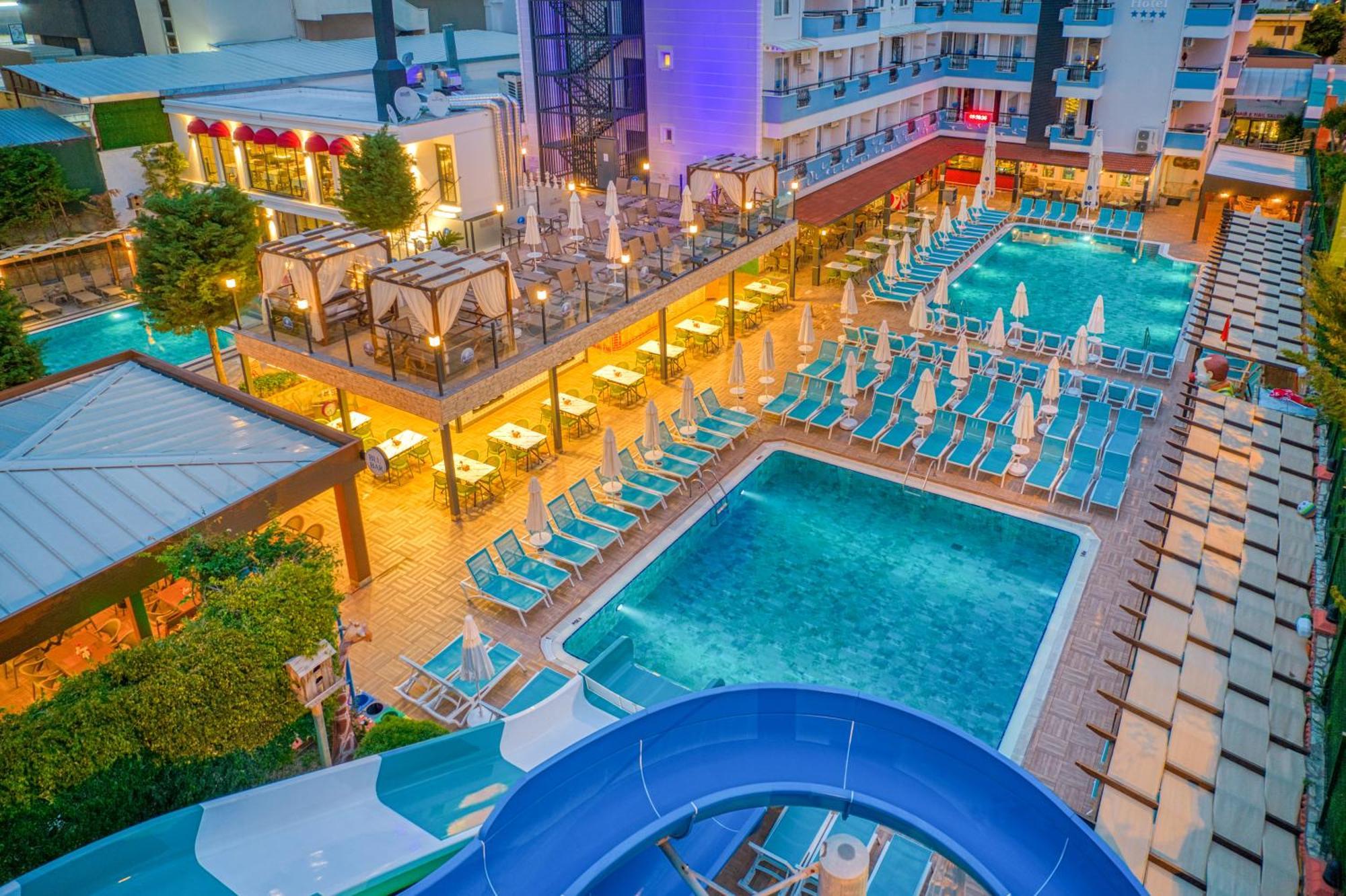 Club Big Blue Hotel