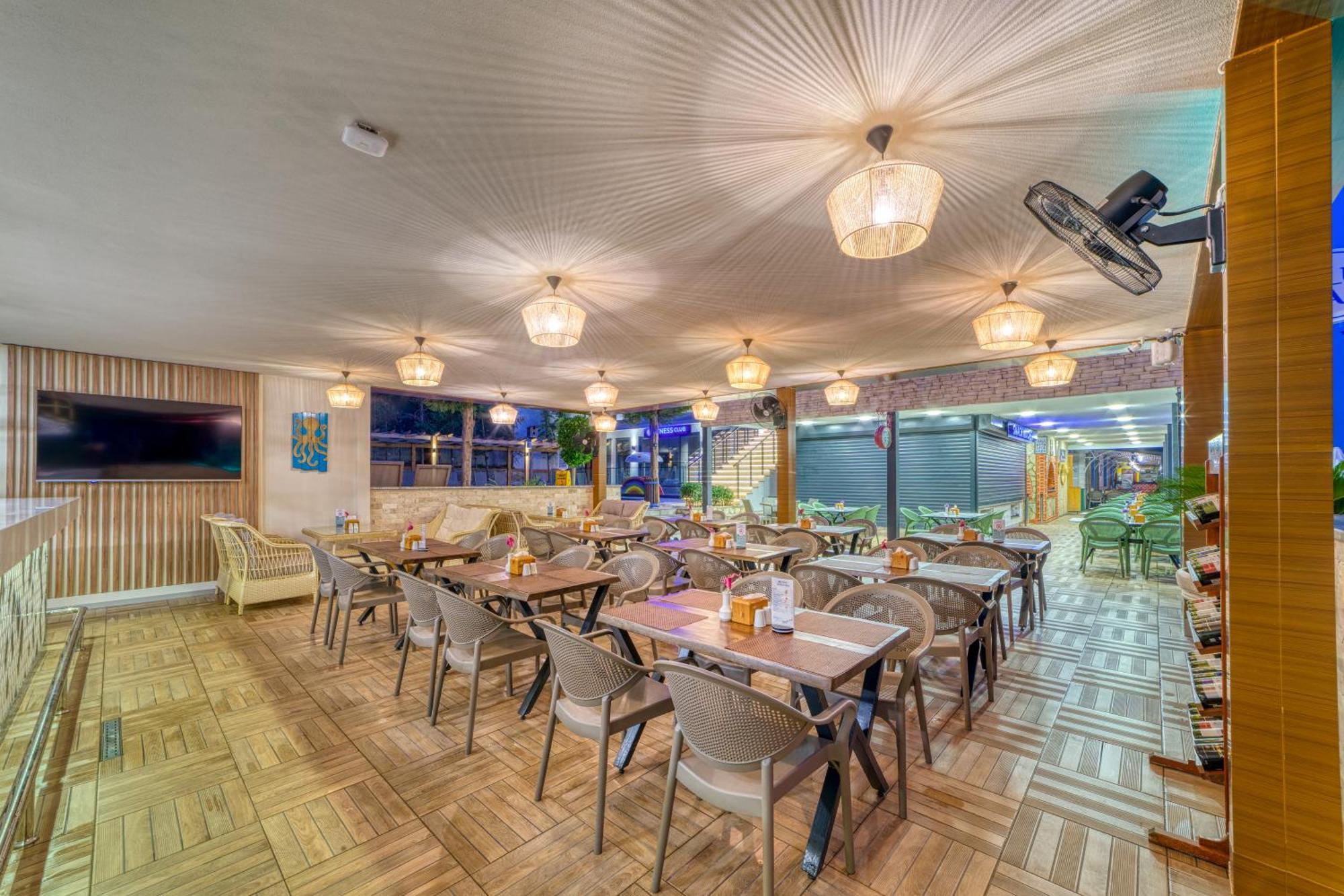 Club Big Blue Hotel 4*
